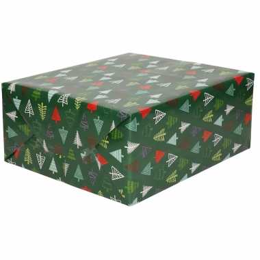 1x rollen inpakpapier/cadeaupapier kerst print donkergroen/gekleurde kerstbomen 250 x 70 cm luxe kwaliteit