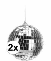 2x zilveren disco kerstballen 10 cm