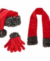 Kerstman muts sjaal en handschoenen